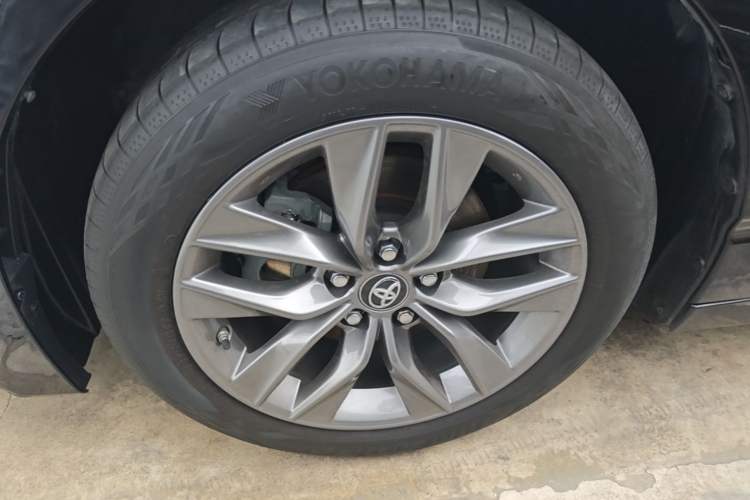 Used Toyota Avalon 2021 2.5L Luxury Edition Left Front Wheel Hub