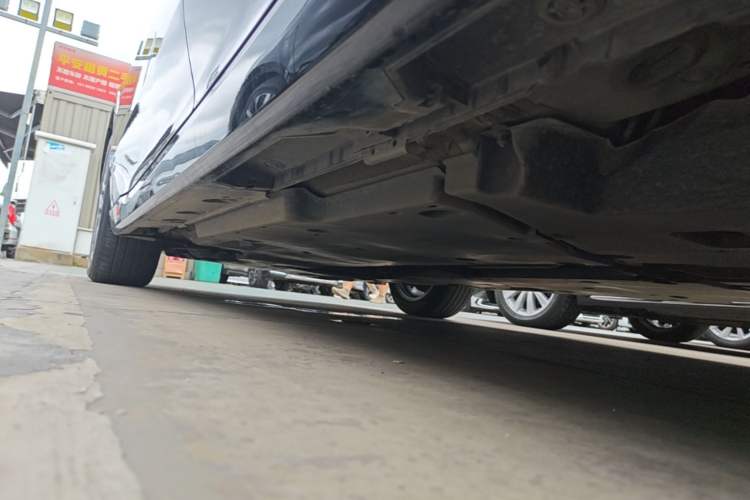 Used Toyota Avalon 2021 2.5L Luxury Edition Left Side Sill