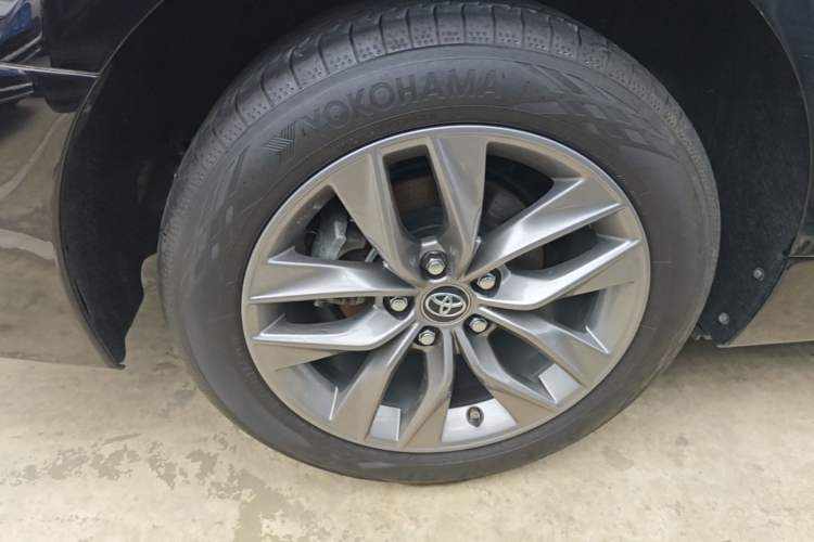 Used Toyota Avalon 2021 2.5L Luxury Edition Right Rear Wheel Hub