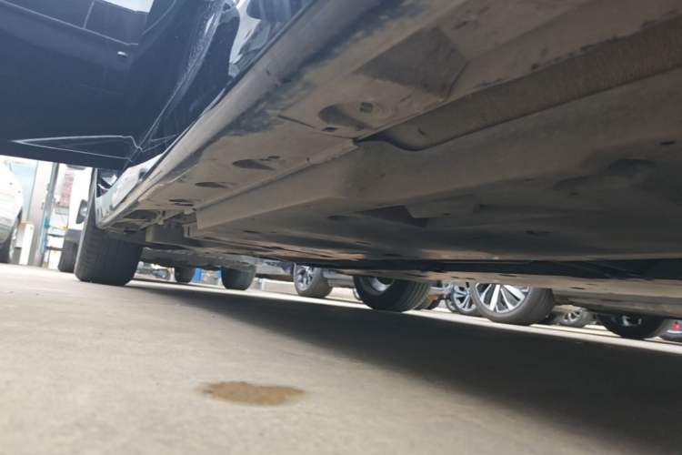 Used Toyota Avalon 2021 2.5L Luxury Edition Right Side Sill