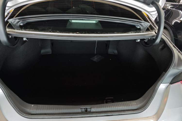 Used Toyota Avalon 2021 2.5L Luxury Edition Trunk