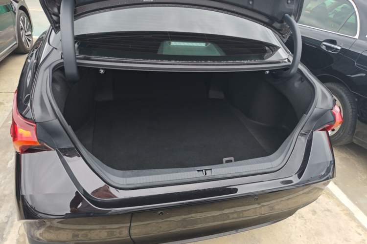 Used Toyota Avalon 2021 2.5L Luxury Edition Trunk