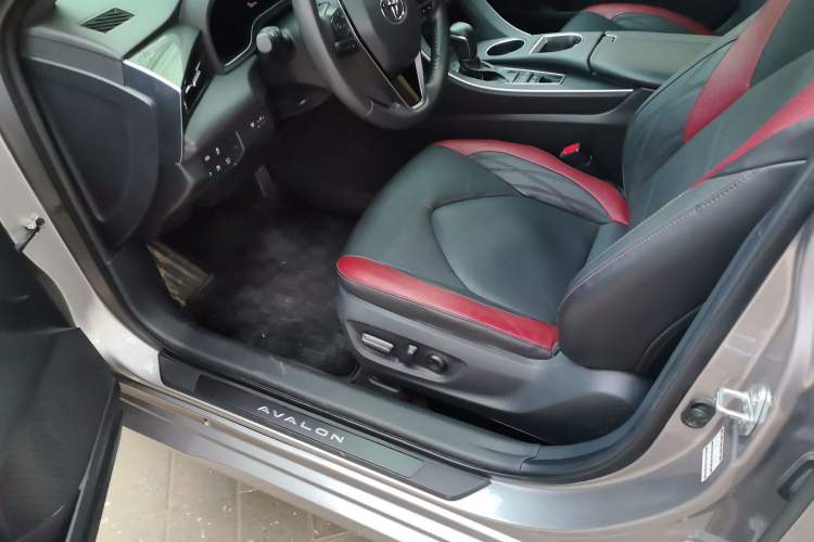 Used Toyota Avalon 2021 2.5L Touring Prestige SPORT Edition Interior 2