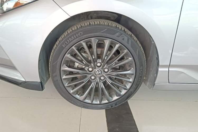 Used Toyota Avalon 2021 2.5L Touring Prestige SPORT Edition Left Front Wheel Hub