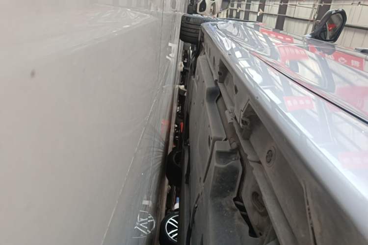 Used Toyota Avalon 2021 2.5L Touring Prestige SPORT Edition Left Side Sill