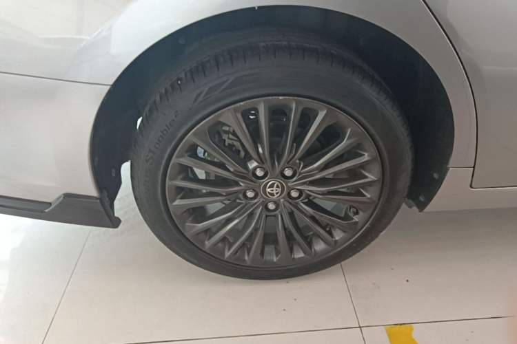 Used Toyota Avalon 2021 2.5L Touring Prestige SPORT Edition Right Rear Wheel Hub