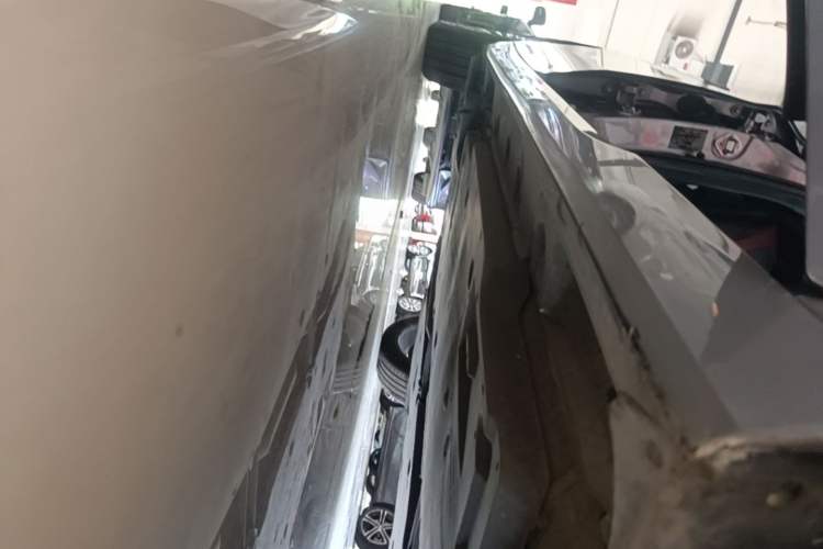 Used Toyota Avalon 2021 2.5L Touring Prestige SPORT Edition Right Side Sill