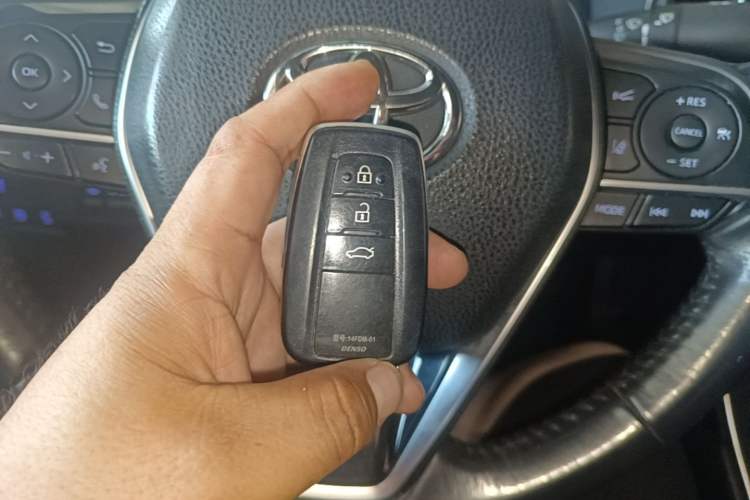 Used Toyota Avalon 2021 2.5L Touring Prestige SPORT Edition Vehicle Key