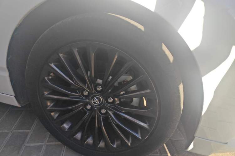 Used Toyota Avalon 2021 2.5L Touring Prestige SPORT Edition Right Front Wheel Hub