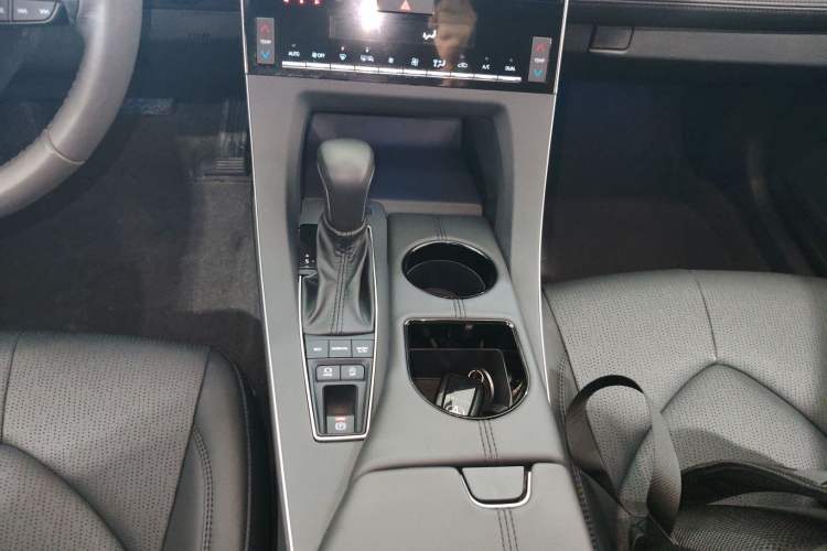 Used Toyota Avalon 2021 2.5L Luxury Edition Gear Lever