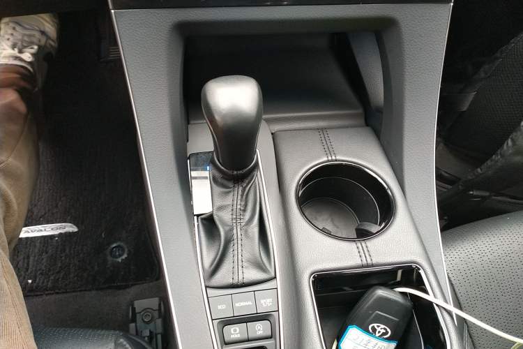 Used Toyota Avalon 2021 2.5L Luxury Edition Gear Lever