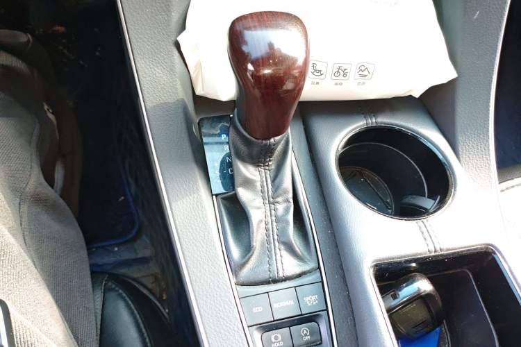 Used Toyota Avalon 2021 2.5L Luxury Edition Gear Lever
