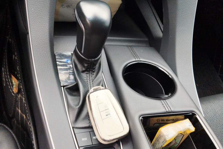 Used Toyota Avalon 2021 2.5L Luxury Edition Gear Lever