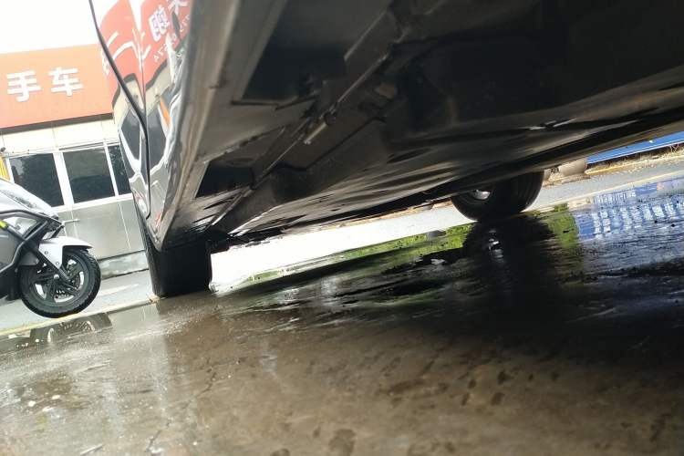 Used Toyota Avalon 2021 2.5L Luxury Edition Left Side Sill