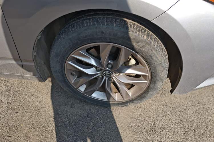 Used Toyota Avalon 2021 2.5L Luxury Edition Right Front Wheel Hub