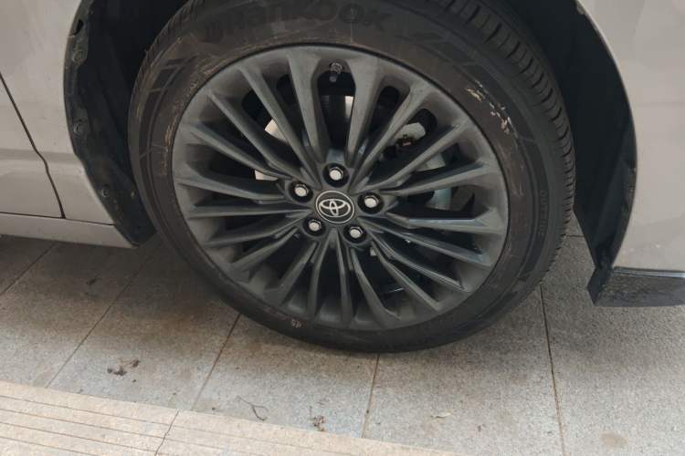 Used Toyota Avalon 2021 2.5L Touring Prestige SPORT Edition Right Front Wheel Hub