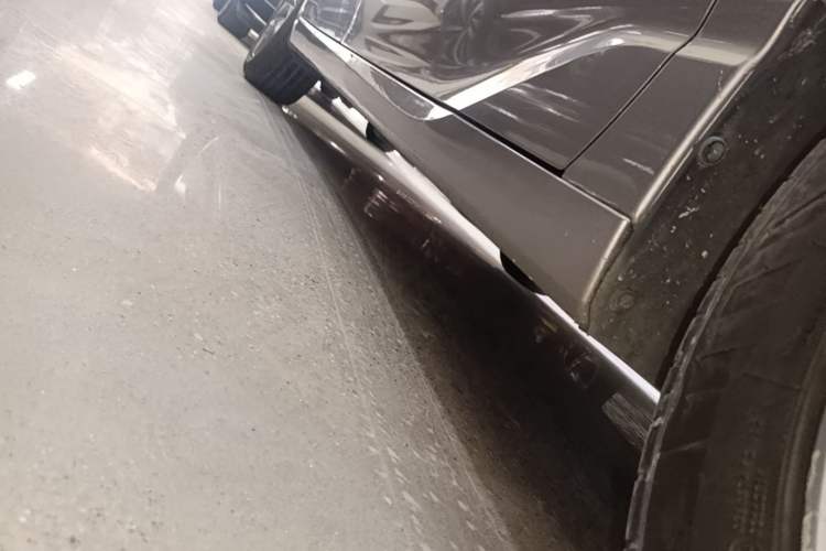 Used Toyota Avalon 2021 2.5L Luxury Edition Right Side Sill