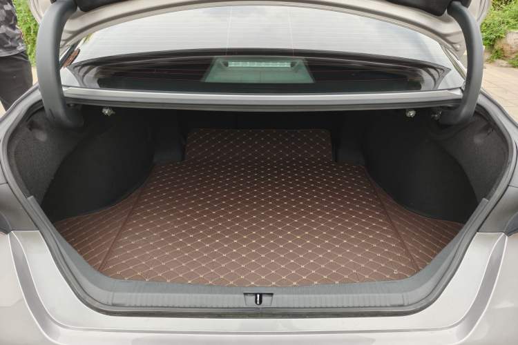 Used Toyota Avalon 2021 2.5L Luxury Edition Trunk