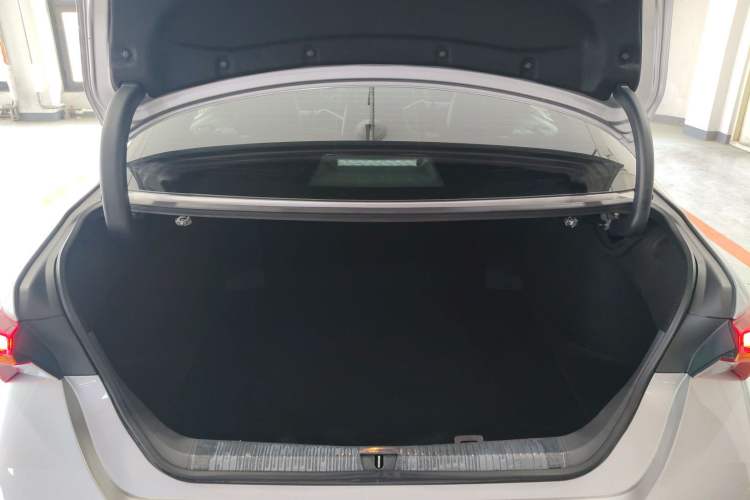 Used Toyota Avalon 2021 2.5L Luxury Edition Trunk