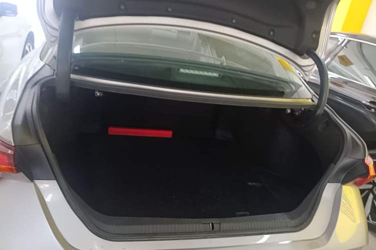 Used Toyota Avalon 2021 2.5L Luxury Edition Trunk