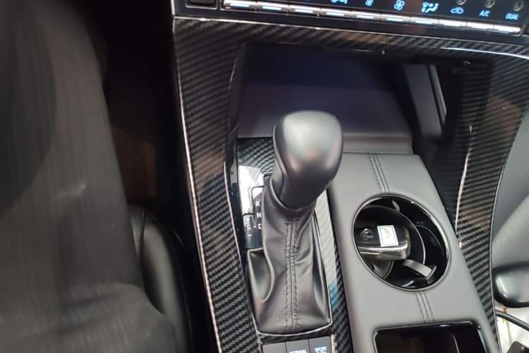 Used Toyota Avalon 2021 2.5L Luxury Edition Gear Lever