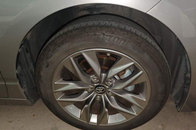 Used Toyota Avalon 2021 2.5L Luxury Edition Right Front Wheel Hub