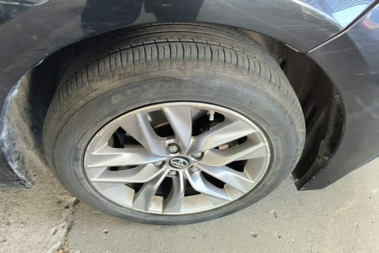 Used Toyota Avalon 2021 2.5L Luxury Edition Right Front Wheel Hub