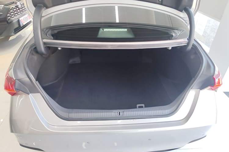 Used Toyota Avalon 2021 2.5L Luxury Edition Trunk