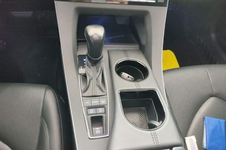 Used Toyota Avalon 2021 2.5L Luxury Edition Gear Lever