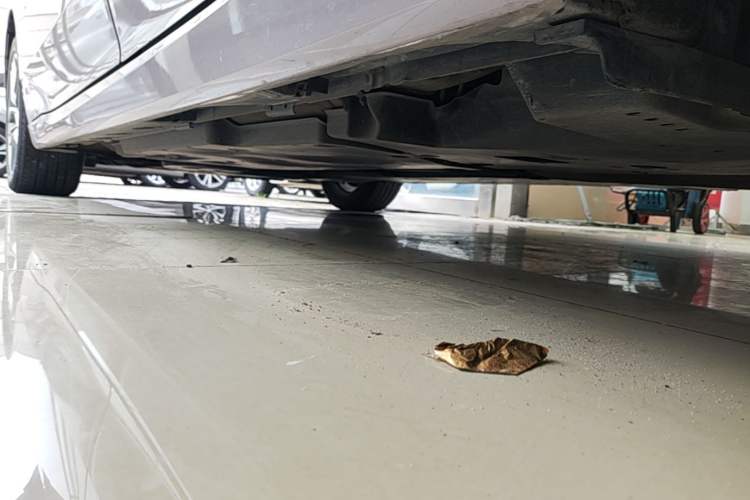 Used Toyota Avalon 2021 2.5L Luxury Edition Left Side Sill