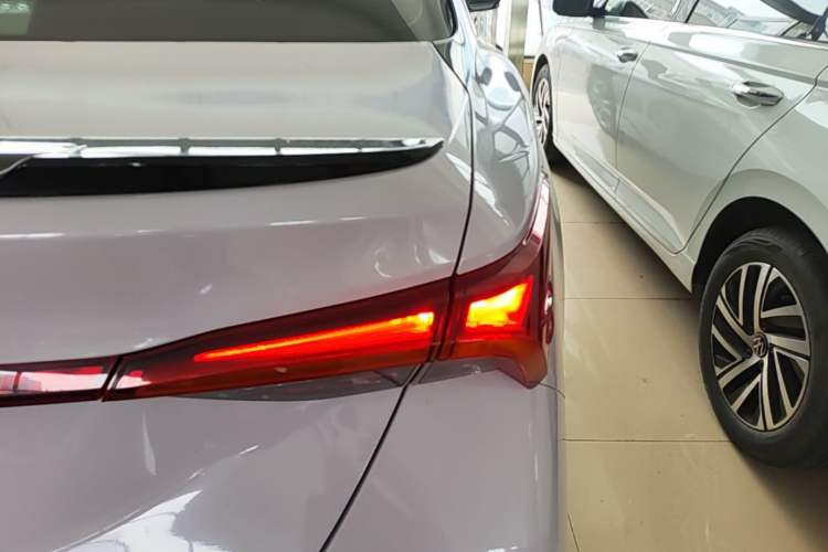 Used Toyota Avalon 2021 2.5L Luxury Edition Right Rear Taillight