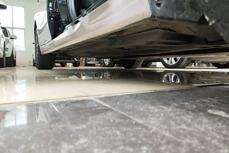 Used Toyota Avalon 2021 2.5L Luxury Edition Right Side Sill
