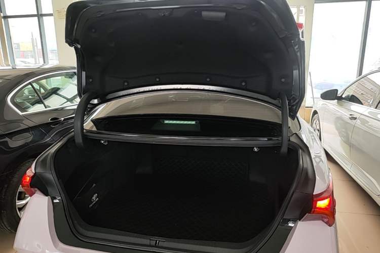 Used Toyota Avalon 2021 2.5L Luxury Edition Trunk