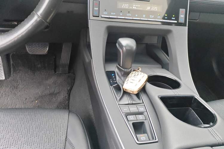 Used Toyota Avalon 2021 2.5L Luxury Edition Gear Lever