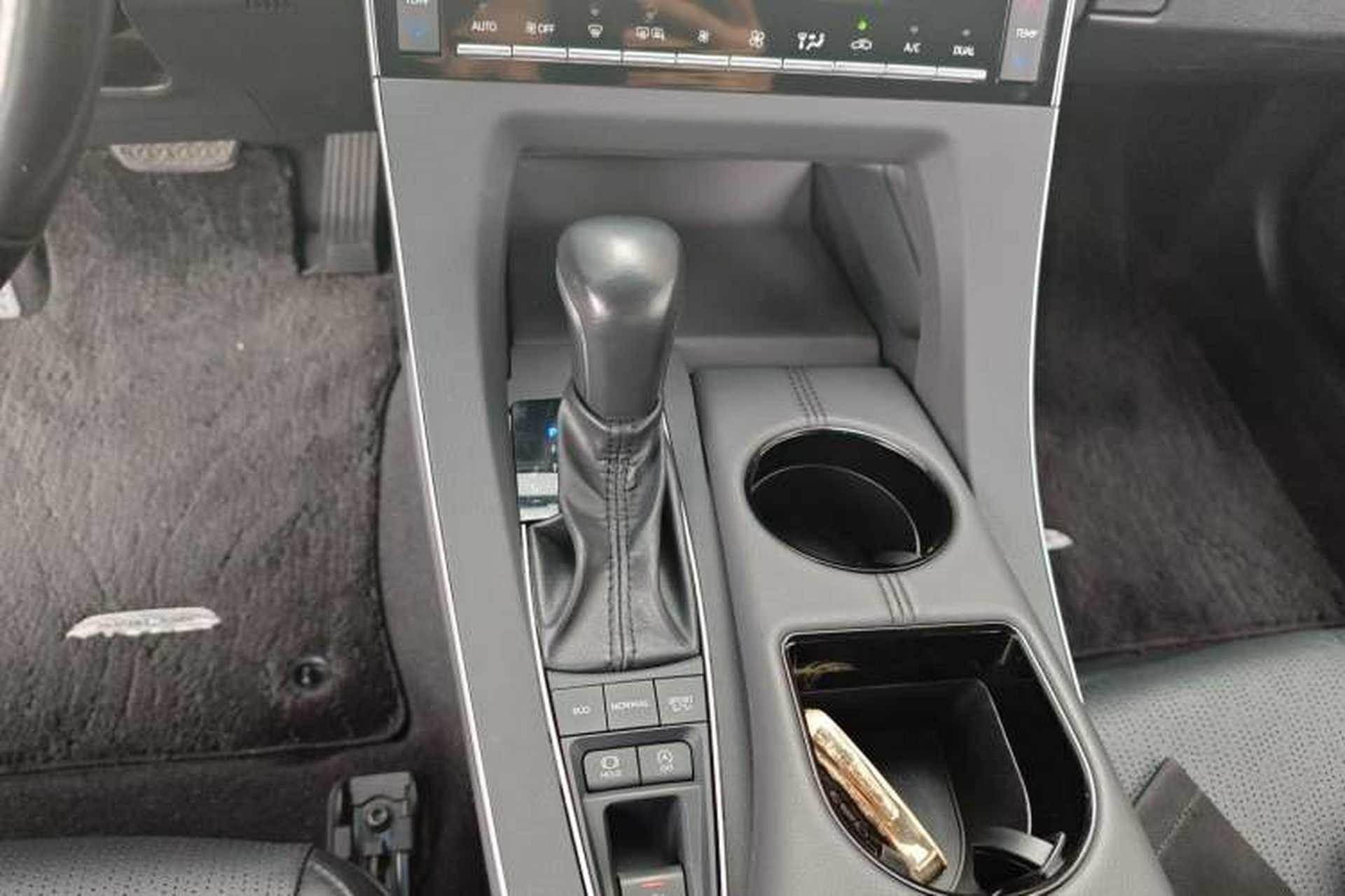 Used Toyota Avalon 2021 2.5L Luxury Edition Gear Lever