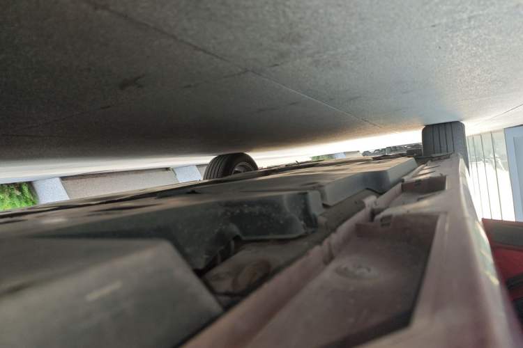 Used Toyota Avalon 2021 2.5L Luxury Edition Left Side Sill
