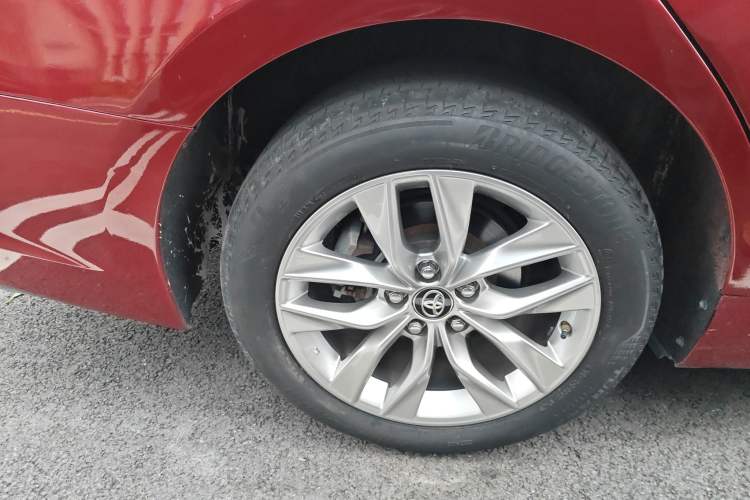 Used Toyota Avalon 2021 2.5L Luxury Edition Right Rear Wheel Hub