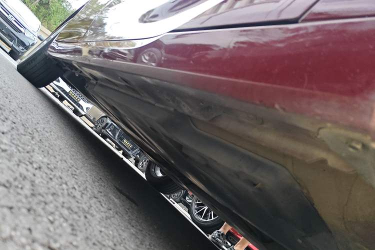 Used Toyota Avalon 2021 2.5L Luxury Edition Right Side Sill