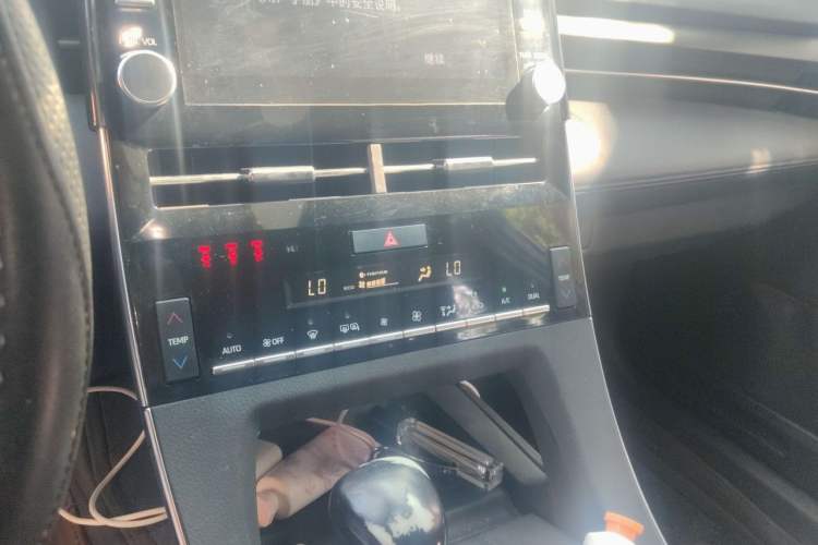 Used Toyota Avalon 2021 2.5L Luxury Edition Audio And AC Panel