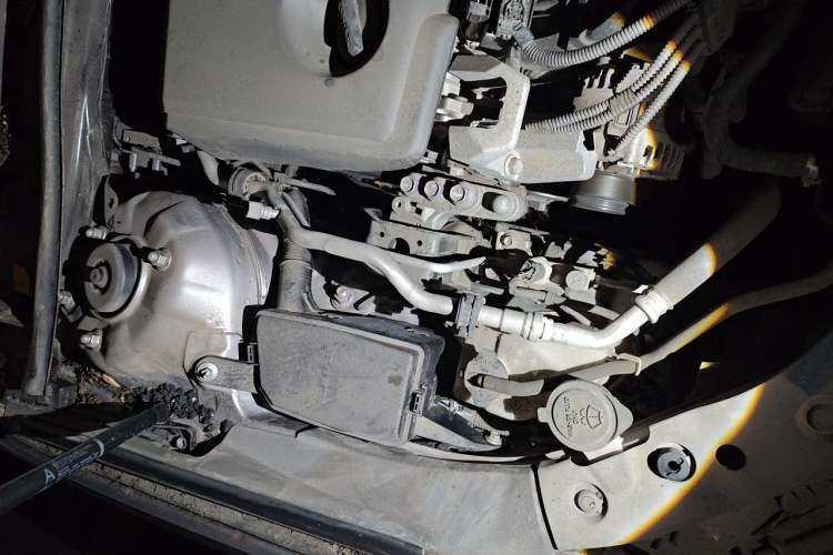 Used Toyota Avalon 2021 2.5L Luxury Edition Engine Bay Right