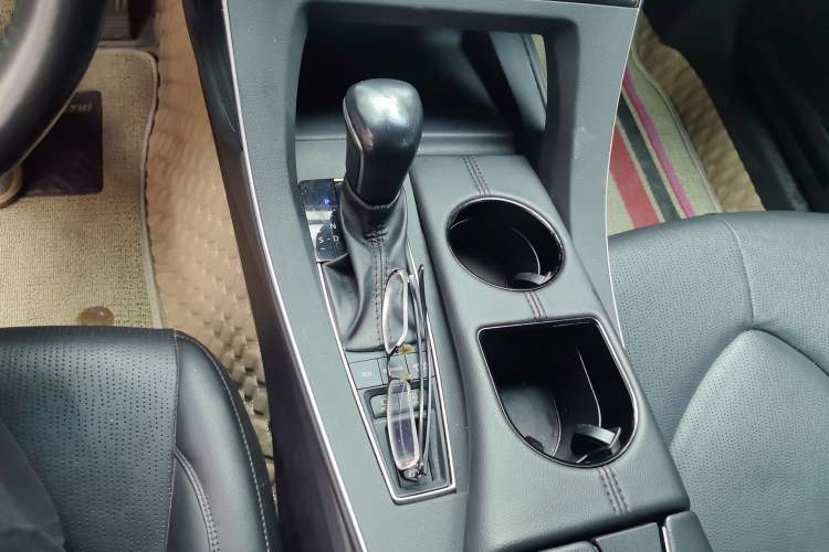 Used Toyota Avalon 2021 2.5L Luxury Edition Gear Lever