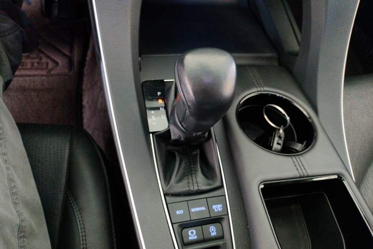 Used Toyota Avalon 2021 2.5L Luxury Edition Gear Lever
