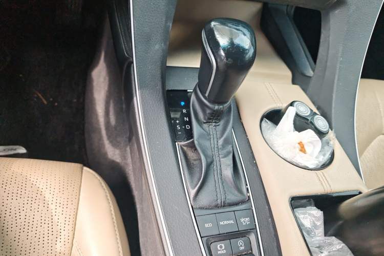 Used Toyota Avalon 2021 2.5L Luxury Edition Gear Lever
