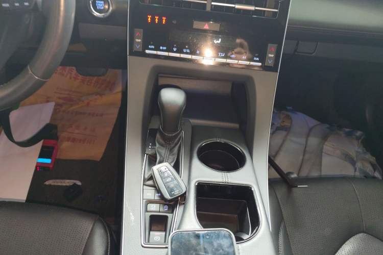 Used Toyota Avalon 2021 2.5L Luxury Edition Gear Lever
