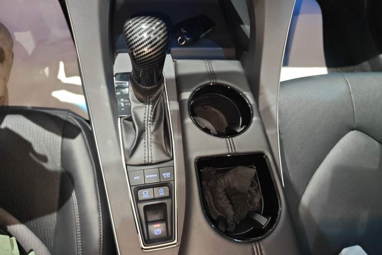 Used Toyota Avalon 2021 2.5L Luxury Edition Gear Lever