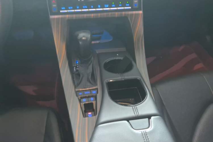 Used Toyota Avalon 2021 2.5L Luxury Edition Gear Lever