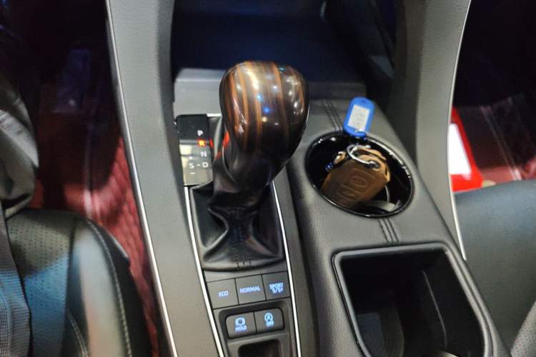 Used Toyota Avalon 2021 2.5L Luxury Edition Gear Lever