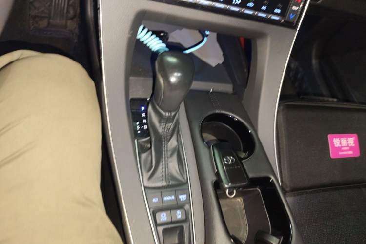 Used Toyota Avalon 2021 2.5L Luxury Edition Gear Lever
