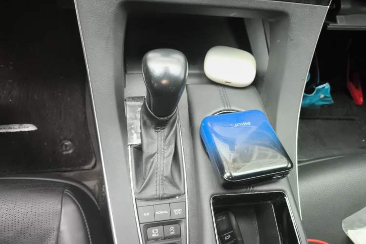 Used Toyota Avalon 2021 2.5L Luxury Edition Gear Lever
