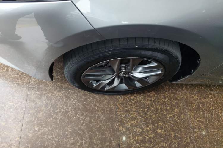 Used Toyota Avalon 2021 2.5L Luxury Edition Left Front Wheel Hub